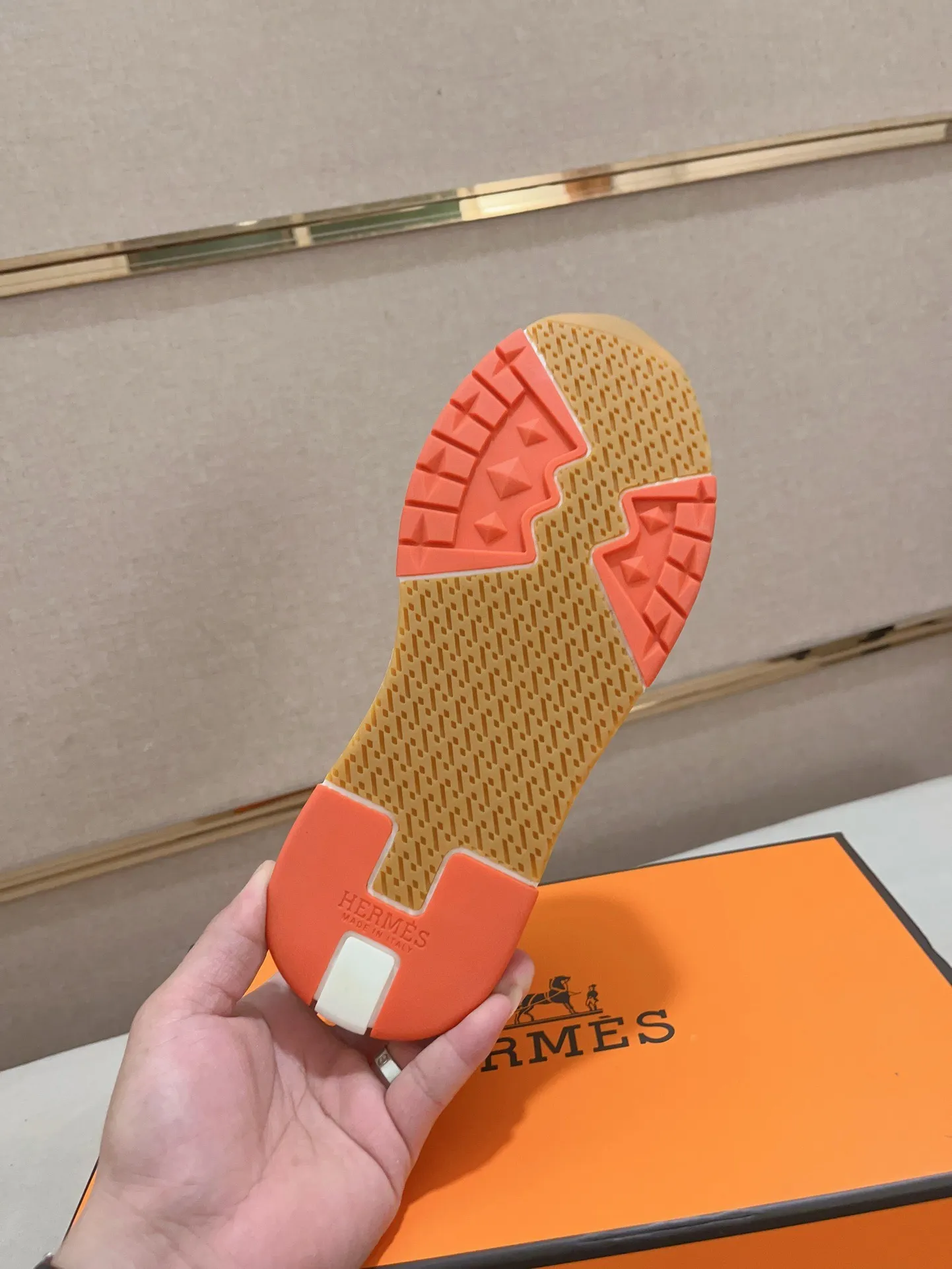Ex-factory price: 500💰《HERMES》【Classic original single version】Hermès; top 🔝purchasing agent🔍🔍men's latest 🇺🇸sold simultaneously, original imported from Italy ▲▲first-layer cowhide ▲▲ (high-end, nobility and class) ) Exquisite workmanship (Italian 🇮🇹 imported water-dyed 🐂 cowhide lining) sole: original sole provided by the original factory, ⚠️exclusive double-layer activity·TPR·rubber·combined molded outsole; super comfortable·wear-resistant·non-slip·environmental protection The real thing is more beautiful when photographed in kind (high quality, following orders), you can come in and out at will * Number of yards: 38·39·40·41·42·43·44# (can be customized 45.)
